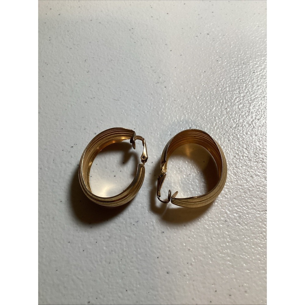 Vintage Clip On Earrings Brushed Gold Tone Thick Hoops‎